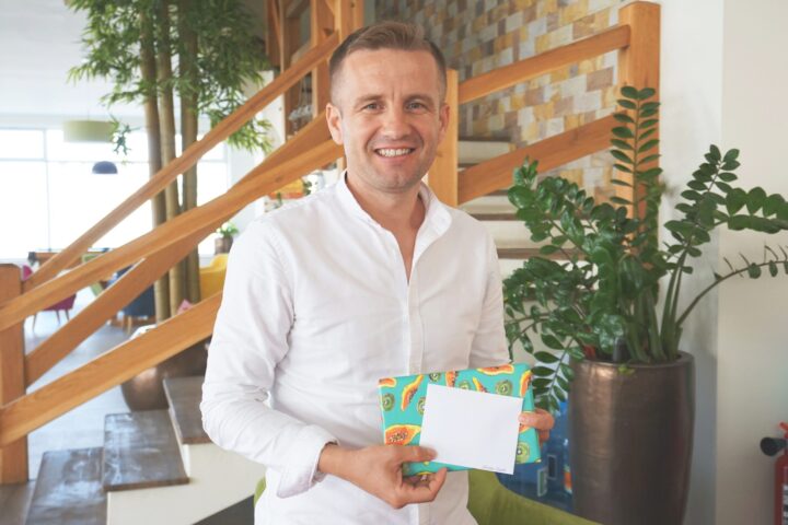 How-to-organize-your-surprise-party_13