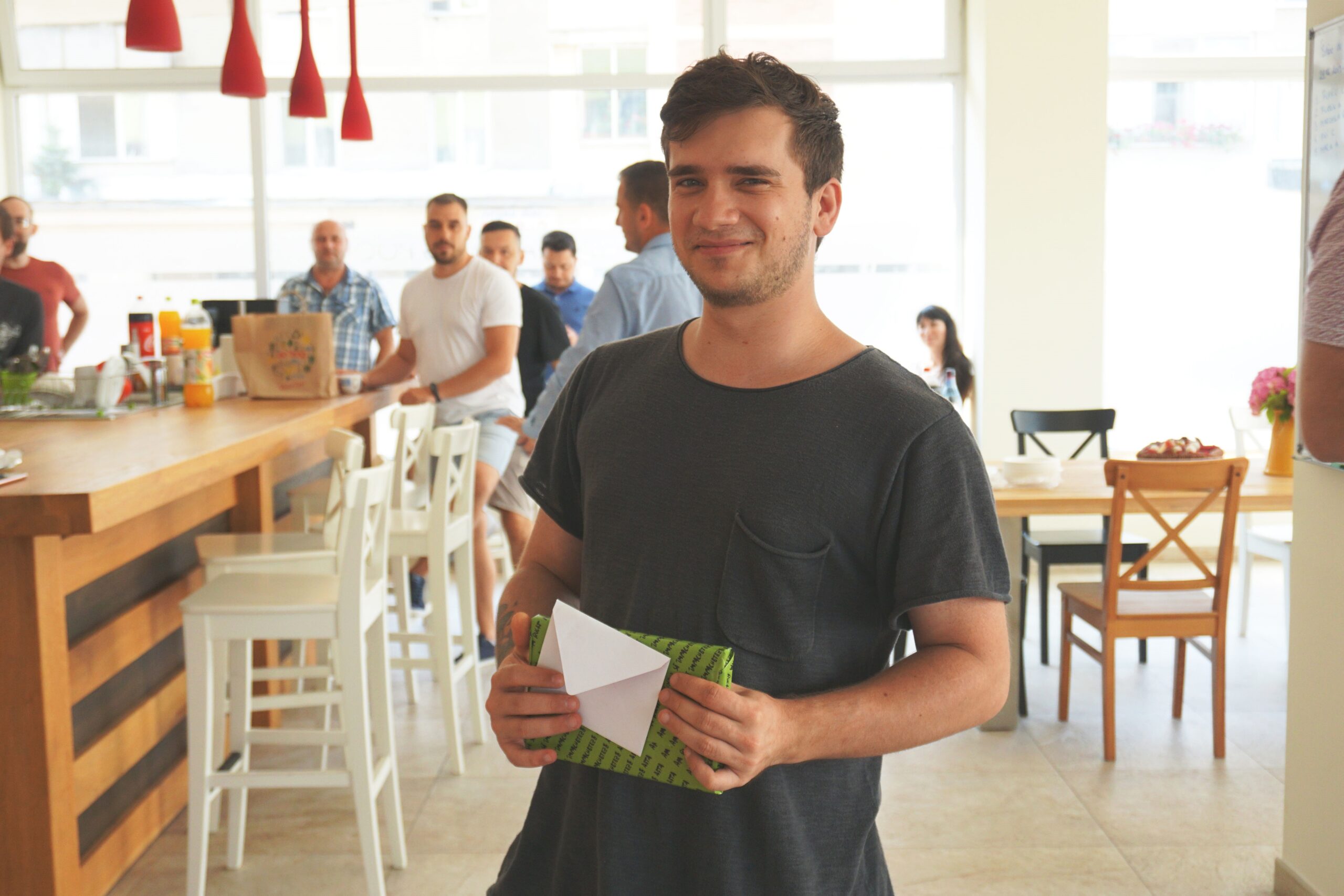 how-to-organize-your-surprise-party-10