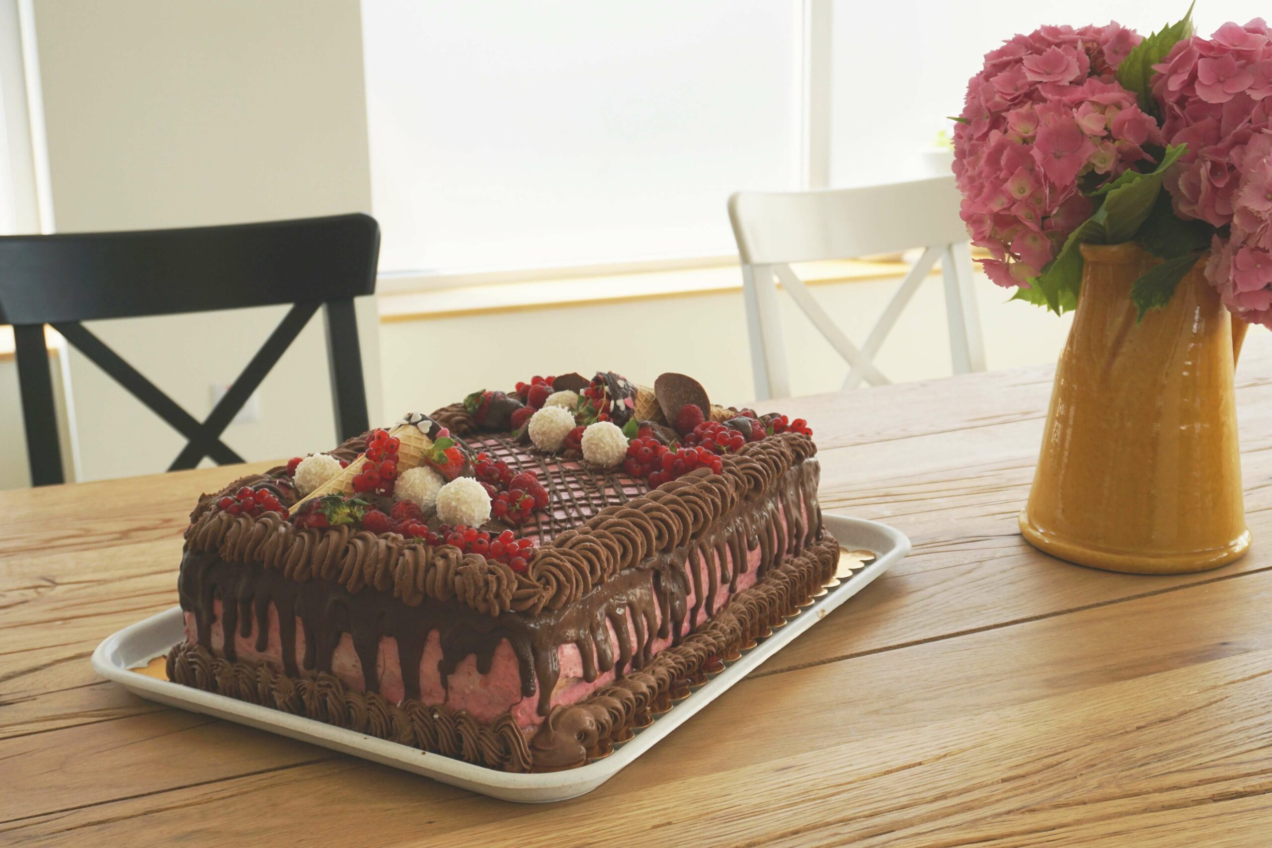 how-to-organize-your-surprise-party-9